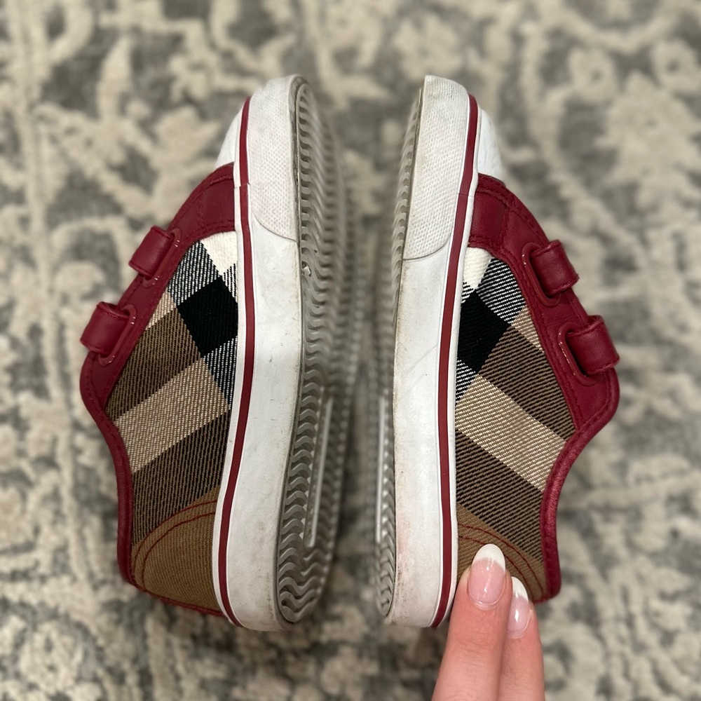 Burberry toddler Velcro sneakers size 25 EU/9 US